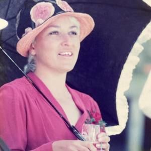 Meet your Posher, Connie